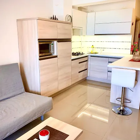 Lucie 4 Apartment