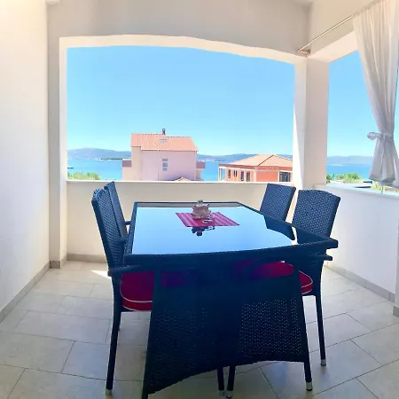 Lucie 4 Appartement *