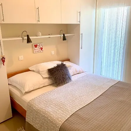 Lucie 4 Apartment