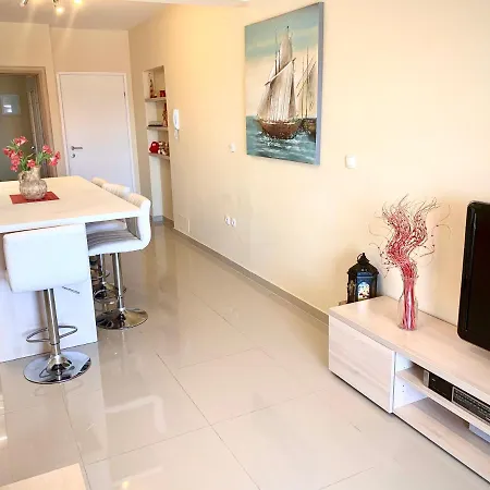 Lucie 4 Apartment *