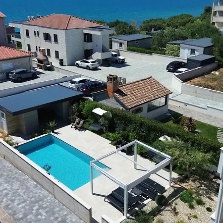 Lucie 4 Biograd Na Moru