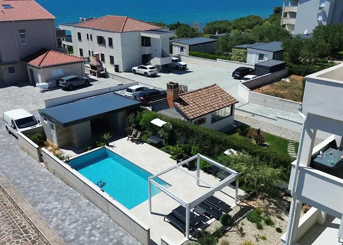 Lucie 4 Biograd Na Moru